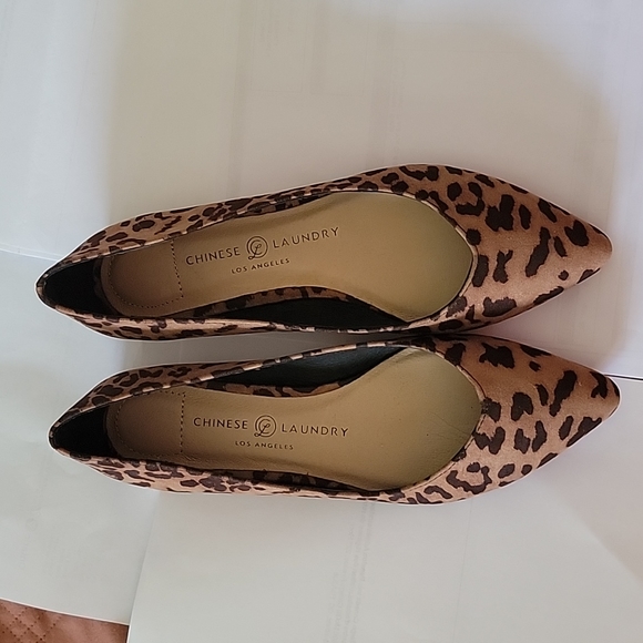 Cheetah 🐆 flats 'NWT' - Picture 2 of 8